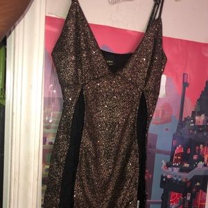 Aria Gold and Gliterry Mini Dress w/ detail